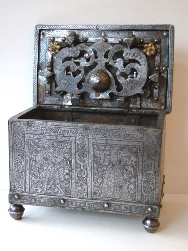 A 16th century Nuremberg Iron Jewel box circa 1550 — image 2